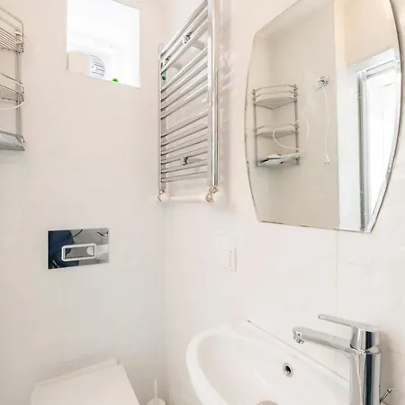 Beautiful 2br House W/ac 400meters Taksim Square Apartment