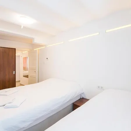 Beautiful 2br House W/ac 400meters Taksim Square Стамбул